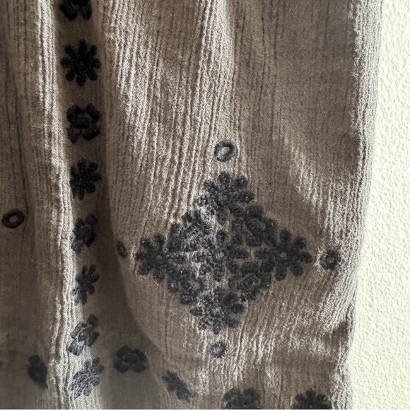 Lucky Brand Cotton Smocked Embroidered Blouse Top size Small - Picture 6 of 11